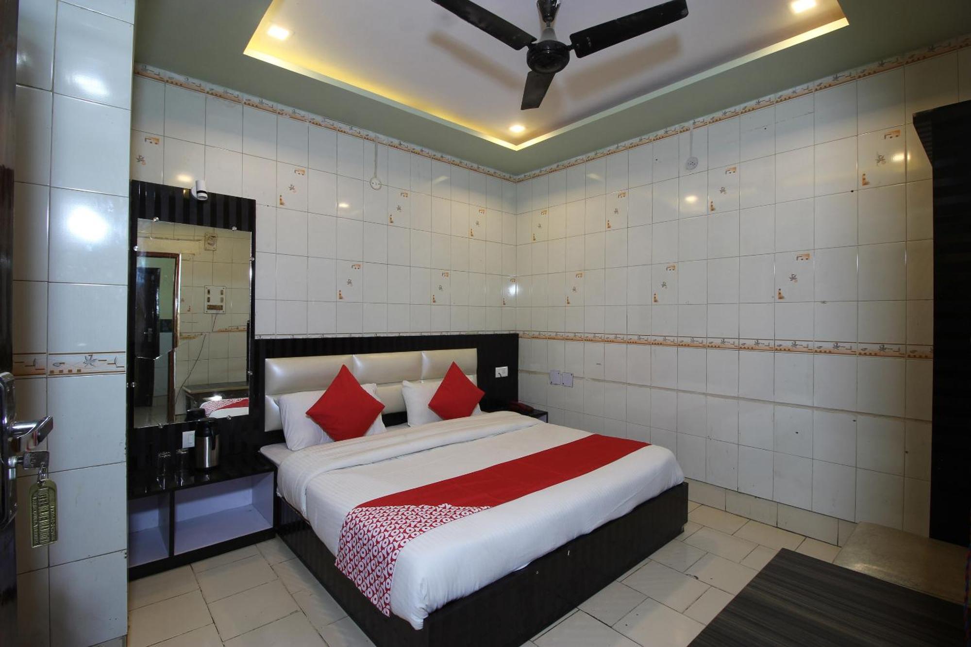 Hotel O Blue Diamond Varanasi Exterior photo